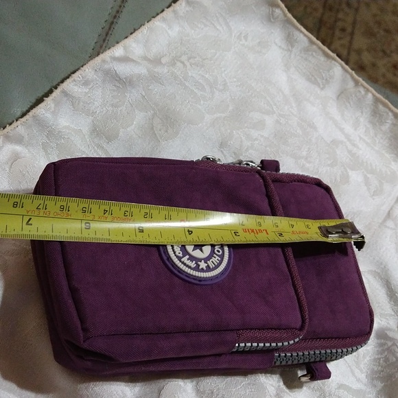 PURPLE PURSE/CARRY ALL., PHONE, STRONG WRISTBAND, ZIPPERED POCKETS/ STRAP. 7" - Picture 4 of 4